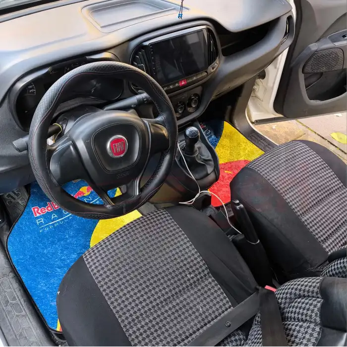 Redbull Desen Araç İçi Halı Paspas-Kaydırmaz Taban-Universal Her Araca Uyumlu-Yıkanabilir