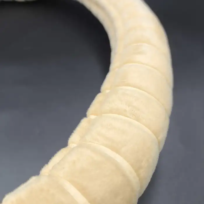 Tay Tüyü Peluş Geçme Direksiyon Kılıfı-Spor Görünüm-Bej-İç 32-Dış 38cm