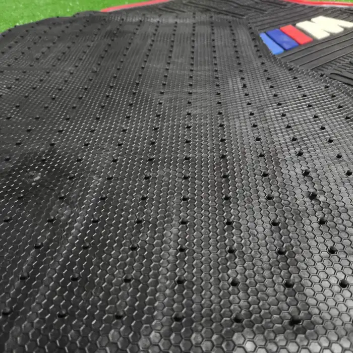 Üniversal BMW-M Latex Kauçuk-5 parça-Paspas-Kaydırmaz Taban-1.Sınıf İthal Ürün