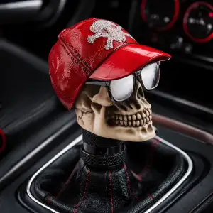 Kuru Kafa Vites Topuzu Kırmızı Şapkalı Gözlüklü Retro Gangster Model