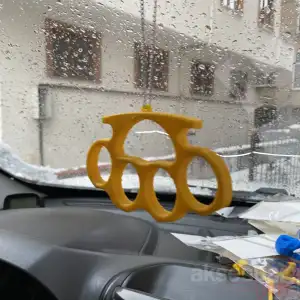 Araç Ayna Süsü Muşta Sarı Renk Zincirli A+ Ürün