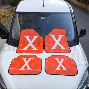 Areon X Öpücüklü Kırmızı Desen Araç İçi Halı Paspas-Kaydırmaz Taban-Universal Her Araca Uyumlu-Yıkanabilir