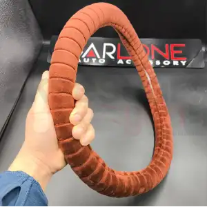 Tay Tüyü Peluş Geçme Direksiyon Kılıfı-Spor Görünüm-Kahverengi-İç 32-Dış 38cm