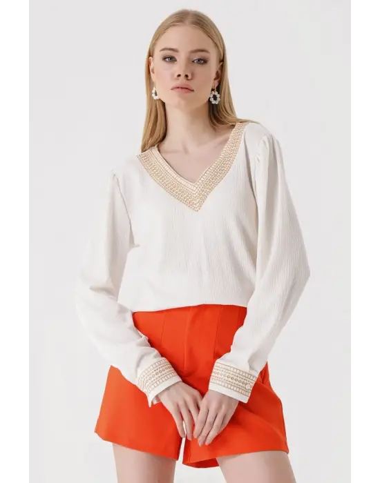 Minimal Nakışlı V Yaka Örme Bluz