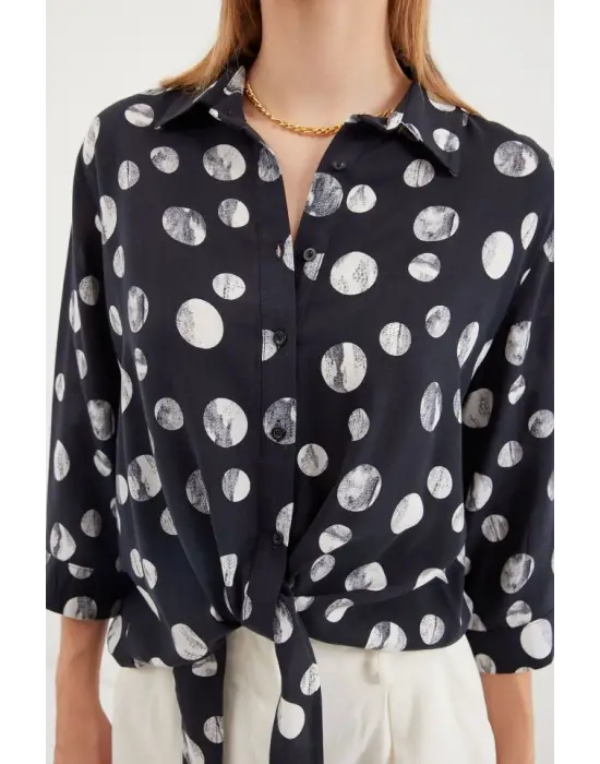 20243 Önü Bağlamalı Desenli Gömlek - Siyah