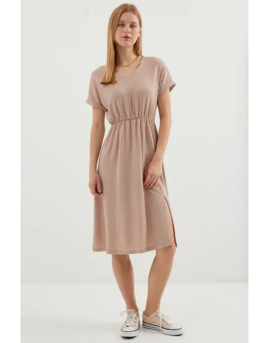 2378 V Yaka Yırtmaçlı Örme Elbise - Bisküvi