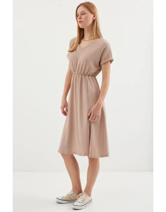 2378 V Yaka Yırtmaçlı Örme Elbise - Bisküvi