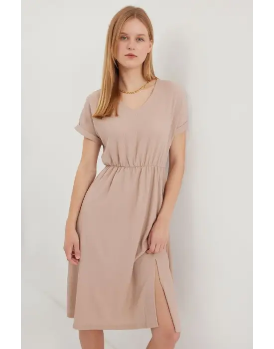 2378 V Yaka Yırtmaçlı Örme Elbise - Bisküvi