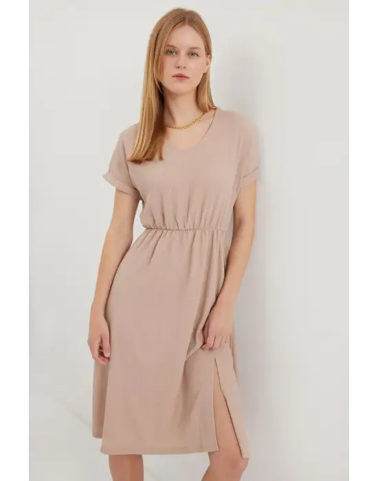 2378 V Yaka Yırtmaçlı Örme Elbise - Bisküvi