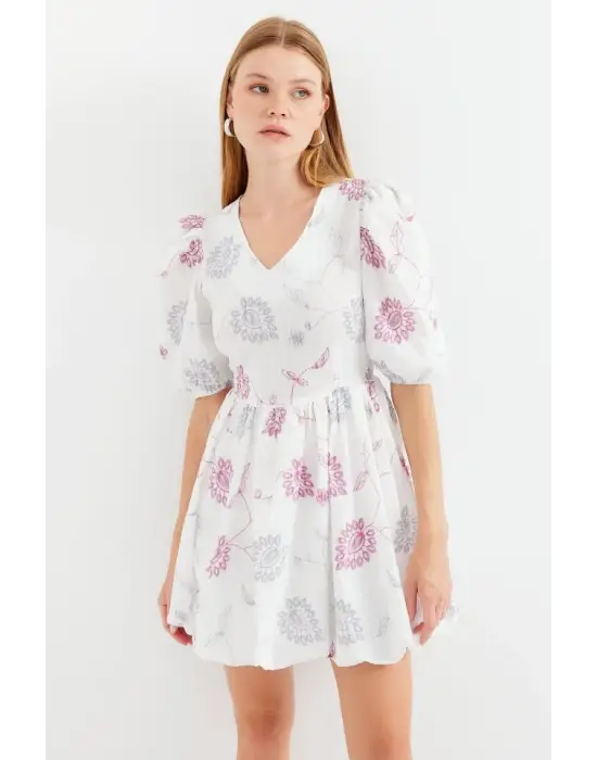 2506 Desenli V Yaka Mini Kloş Elbise - Ekru