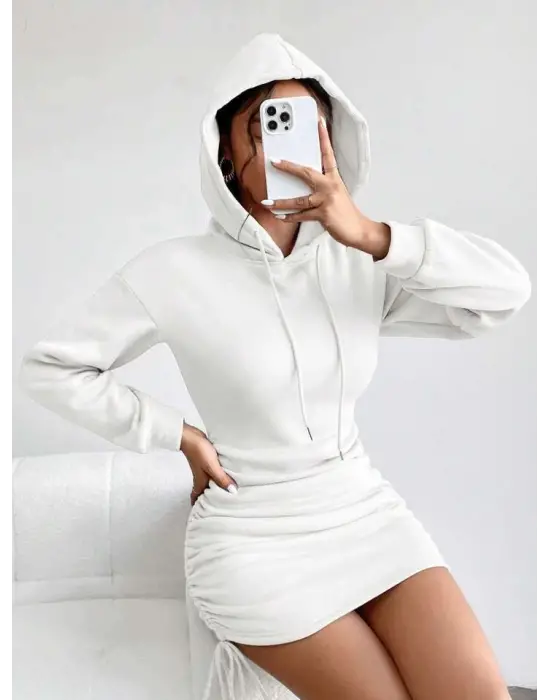 Omarı Şık ve Rahat Beyaz Kapşonlu Elbise