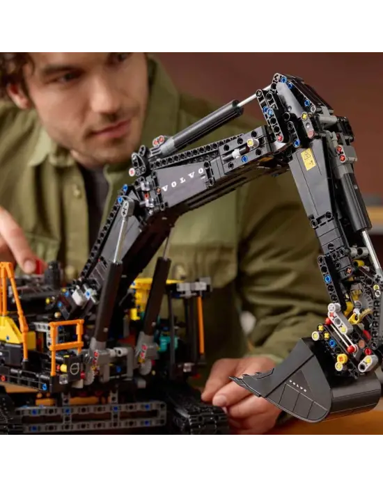 42215 Lego Technic Volvo EC500 Hybrid Ekskavatör 2359 parça +18 yaş