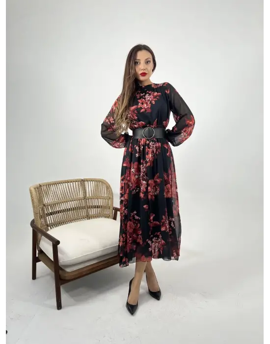 Omarı Şık ve Zarif Siyah Elbise