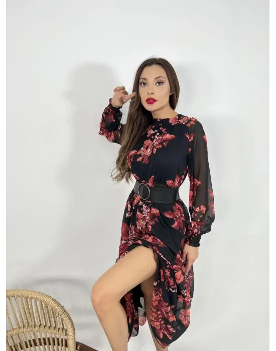 Omarı Şık ve Zarif Siyah Elbise