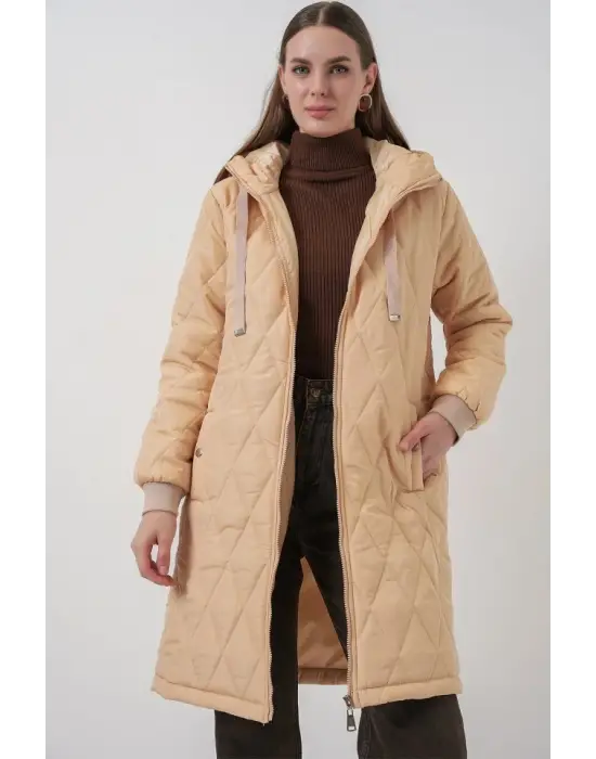 5138 Kapitone Uzun Şişme Mont - Bej