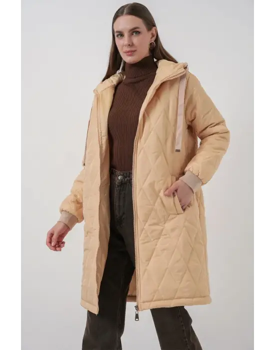 5138 Kapitone Uzun Şişme Mont - Bej