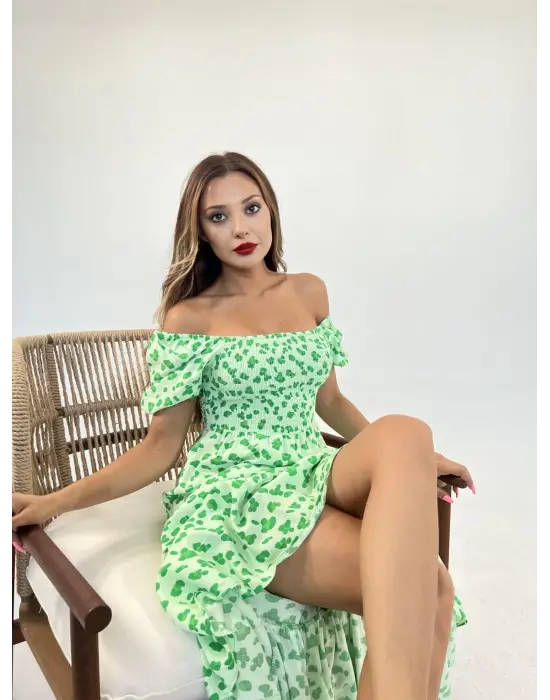 Omarı Modern ve Şık Elbise Modeli