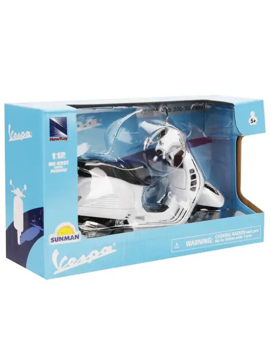 Omarı Ultra Detaylı Vespa GTS Super Motor Maketi