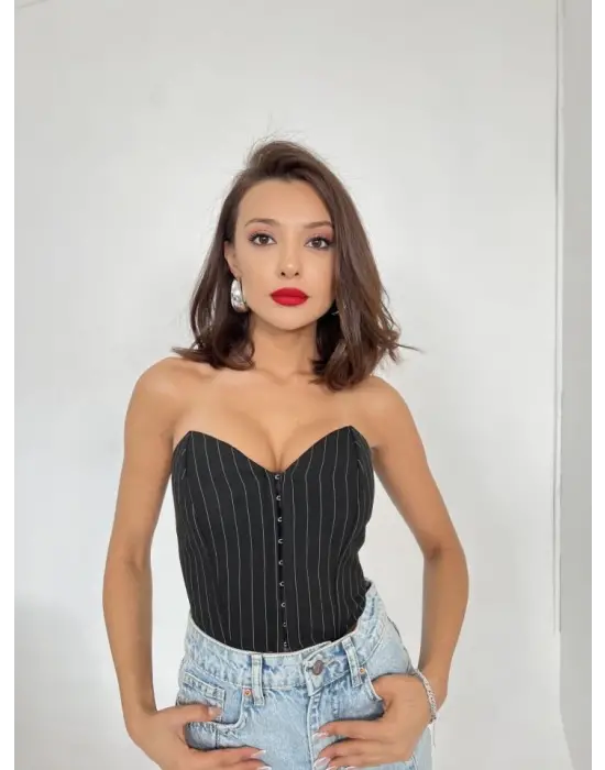 Omarı Siyah Crop Bluz