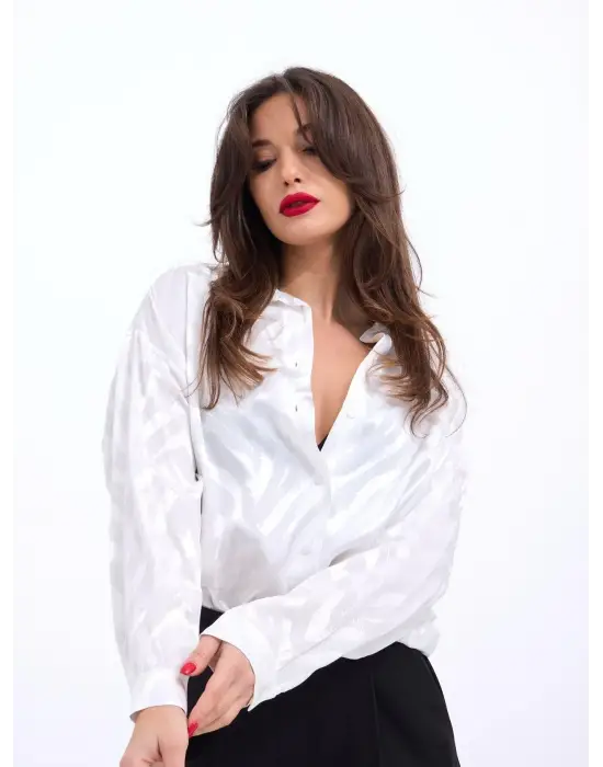 Omarı Yırtmaç Detaylı Şık Gömlek