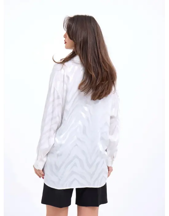 Omarı Yırtmaç Detaylı Şık Gömlek