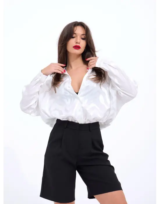 Omarı Yırtmaç Detaylı Şık Gömlek