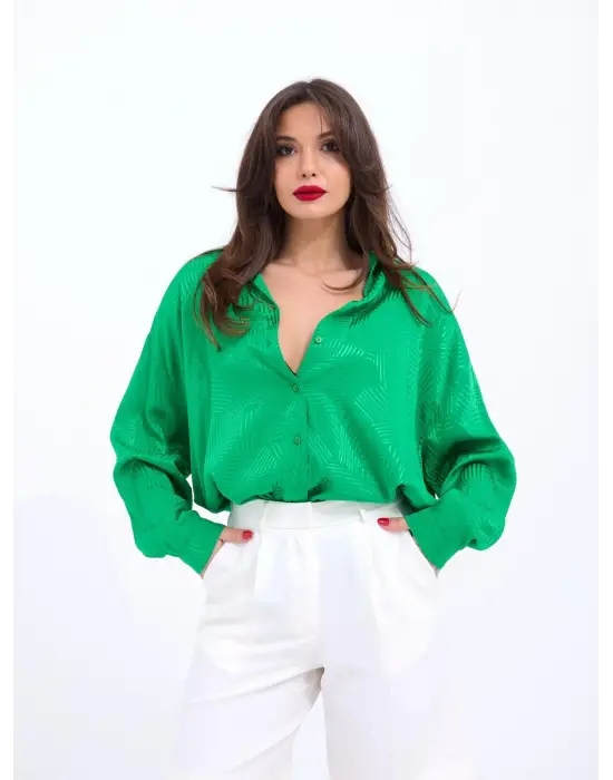 Omarı Klasik Çizgilerle Modern Stilin Buluştuğu Gömlek