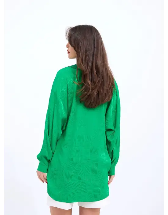 Omarı Klasik Çizgilerle Modern Stilin Buluştuğu Gömlek