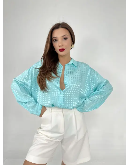 Omarı Şık ve Zarif Tasarımıyla Rahat Gömlek Modelleri