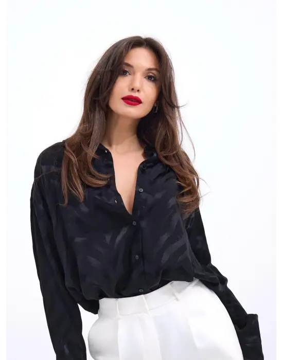 Omarı Gri Sırt Dekolteli Gömlek