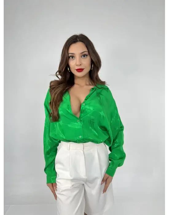 Omarı Yıldız Desenli Slim Fit Gömlek