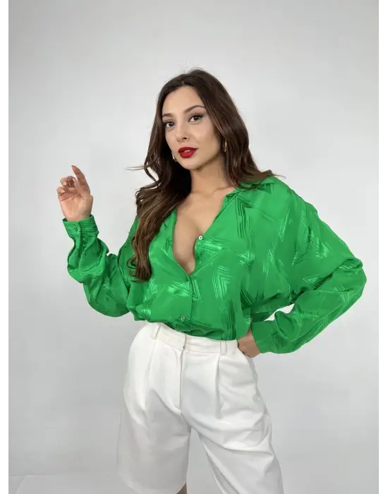 Omarı Yıldız Desenli Slim Fit Gömlek