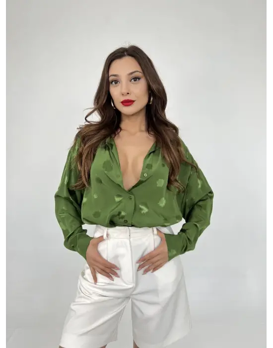 Omarı Şık ve Şehirli Kot Gömlek