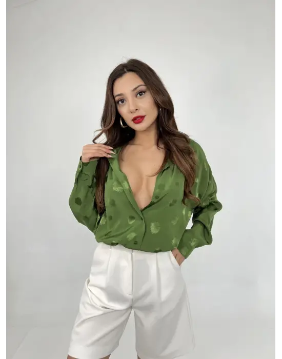 Omarı Şık ve Şehirli Kot Gömlek