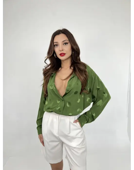 Omarı Şık ve Şehirli Kot Gömlek