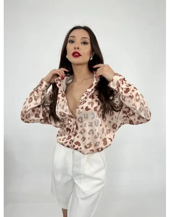 Omarı Modern Kesimli Yaka Detaylı Gömlek