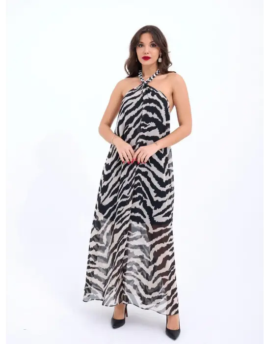 Omarı Fırfırlı ve Şık Siyah Elbise