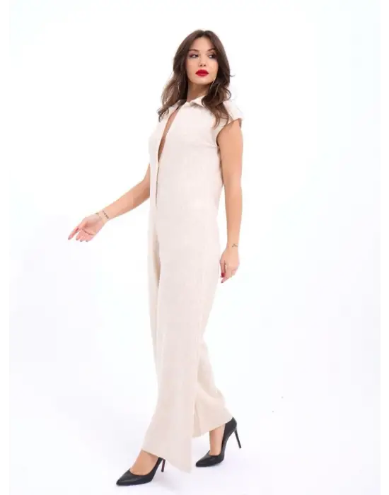 Omarı Yazın Rahatlığını Keşfedin: Bej Tulum Modası