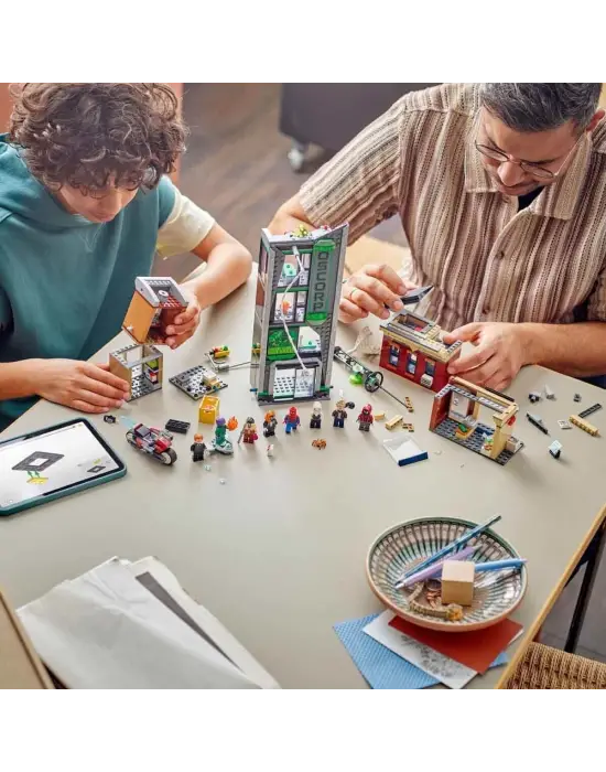 76324 Lego Marvel Örümcek Adam, Oscorpa Karşı 808 parça +10 yaş