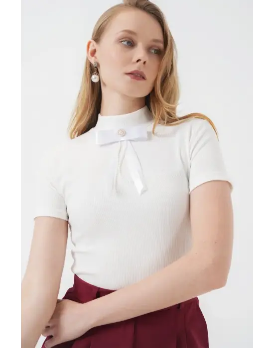 926 Yaka Detaylı Kısa Kol Bluz - Beyaz