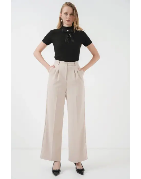 926 Yaka Detaylı Kısa Kol Bluz - Siyah