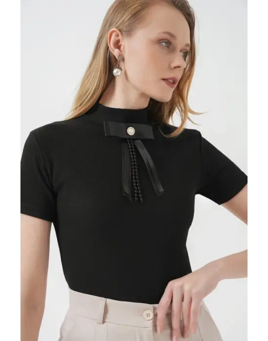 926 Yaka Detaylı Kısa Kol Bluz - Siyah