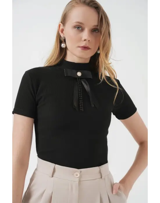 926 Yaka Detaylı Kısa Kol Bluz - Siyah