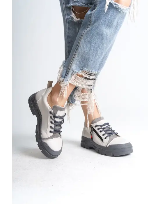 Enerjik Bağcıklı Spor Ayakkabı