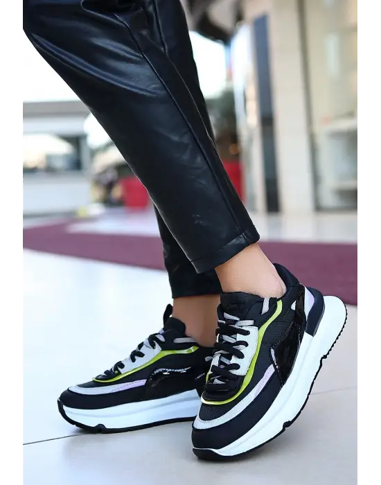 Aleh Siyah Cilt Lila Detaylı Spor Ayakkabı