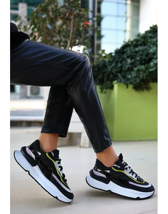Aleh Siyah Cilt Lila Detaylı Spor Ayakkabı
