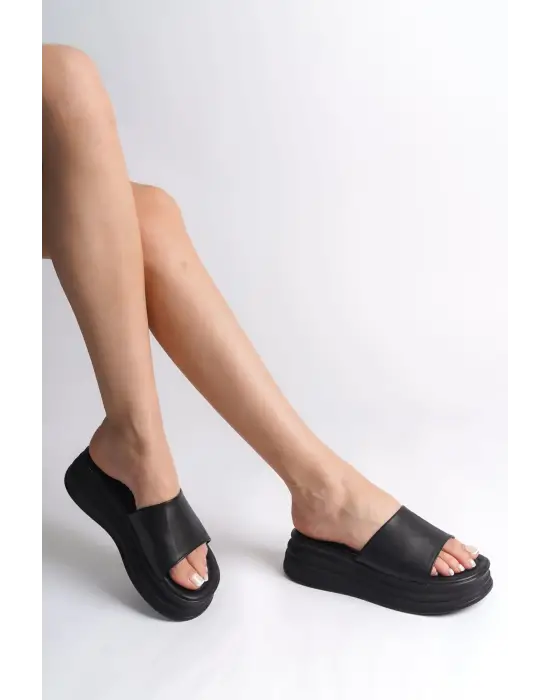 Minimal Topuklu Ayakkabı Tabanlı Bayan Terlik