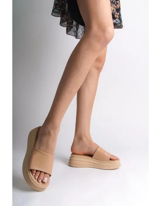 Zarif Düz Topuklu ve Rahat Tabanlı Bayan Terlik