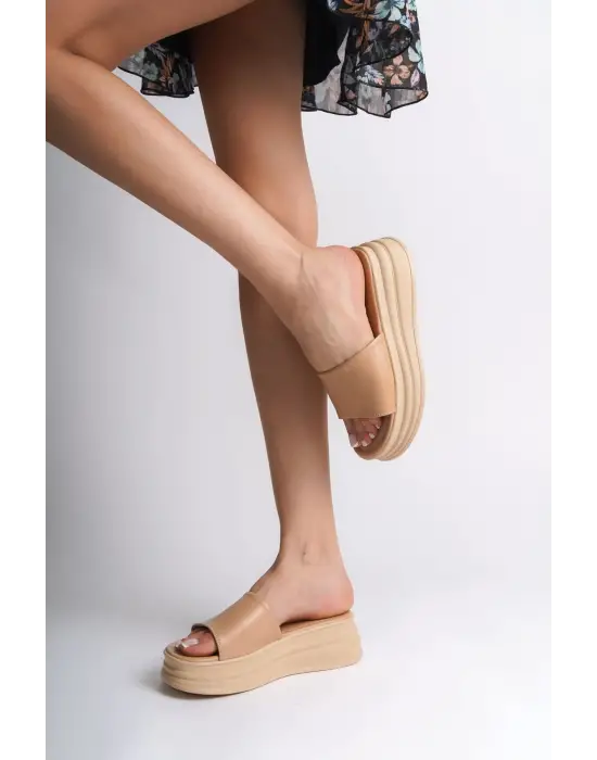 Zarif Düz Topuklu ve Rahat Tabanlı Bayan Terlik