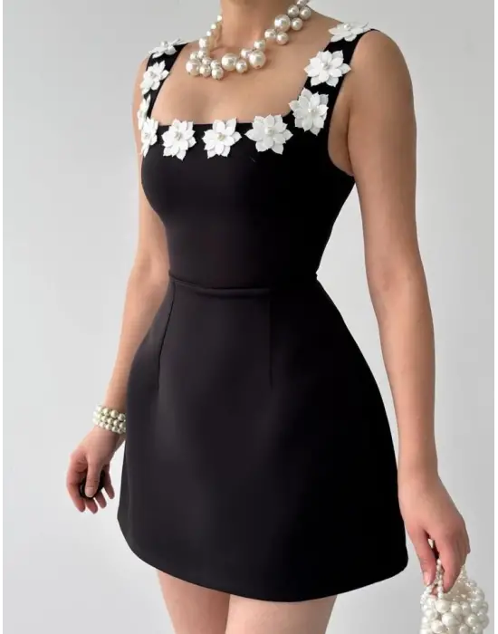 Omarı Zarif Çiçek Detaylı Elbise